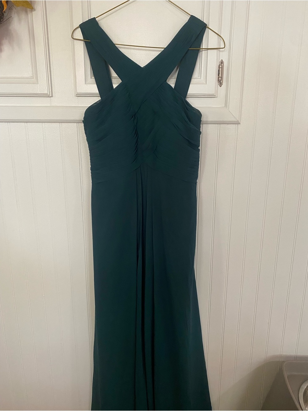 Elegant emerald green Crisscross Strap Evening Dress